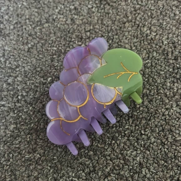 ANTHROPOLOGIE Small Fruit Claw Clip grape only NWOT - Picture 2 of 2